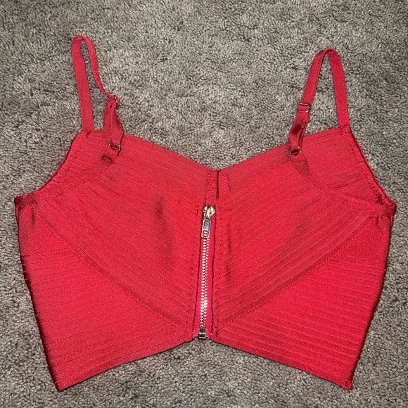 Superdown Katia Bustier Crop Top in red - Picture 3 of 4